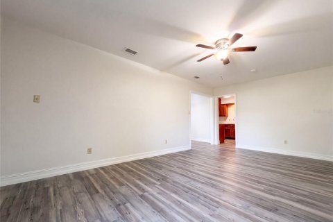 House in Brandon, Florida 3 bedrooms, 122.82 sq.m. № 2354889 - photo 12