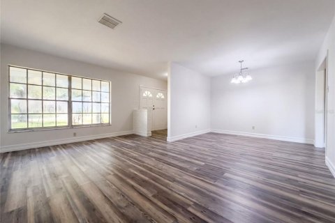 House in Brandon, Florida 3 bedrooms, 122.82 sq.m. № 2354889 - photo 6
