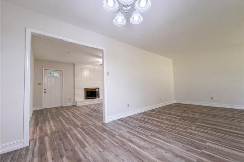 House in Brandon, Florida 3 bedrooms, 122.82 sq.m. № 2354889 - photo 8