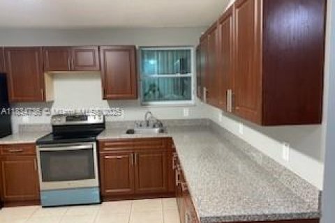 Casa en venta en Miami, Florida, 4 dormitorios, 128.67 m2 № 1830825 - foto 2