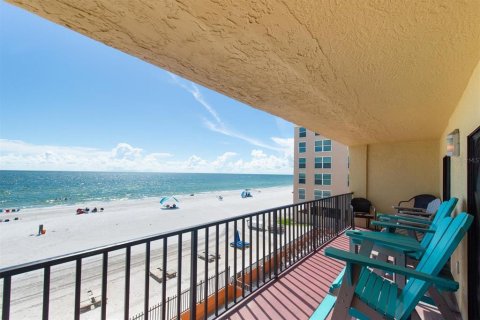 Condo à Madeira Beach, Floride, 3 chambres № 2354292