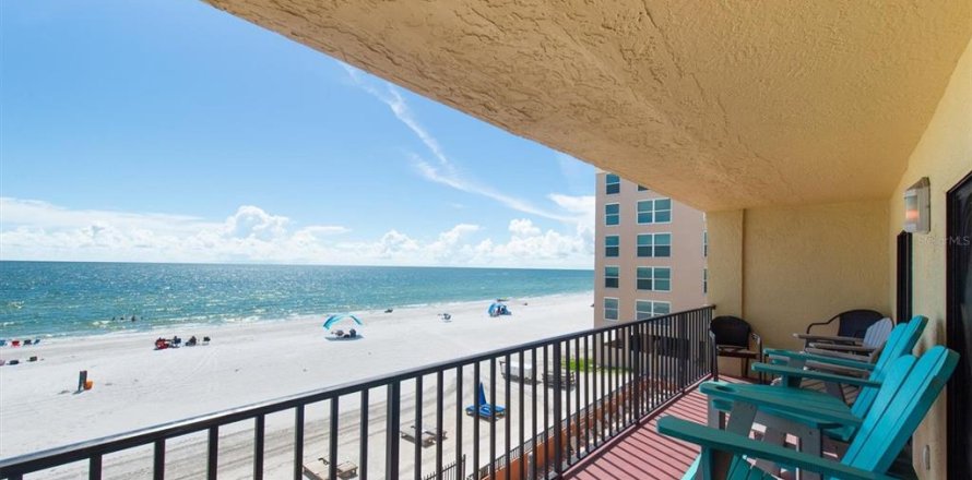 Condo à Madeira Beach, Floride, 3 chambres  № 2354292