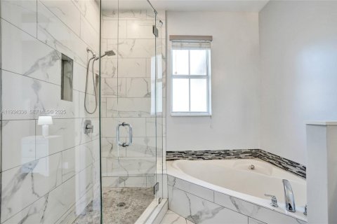 Купить таунхаус в Коконат Крик, Флорида 3 комнаты, 168.06м2, № 1993487 - фото 28