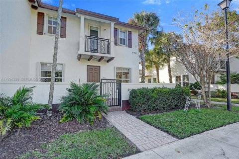 Купить таунхаус в Коконат Крик, Флорида 3 комнаты, 168.06м2, № 1993487 - фото 2