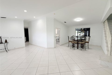 Villa ou maison à vendre à Miami, Floride: 5 chambres № 2346610 - photo 7