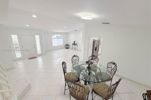 Villa ou maison à vendre à Miami, Floride: 5 chambres № 2346610 - photo 11