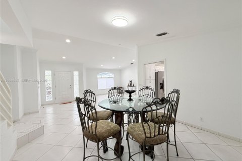 Villa ou maison à vendre à Miami, Floride: 5 chambres № 2346610 - photo 12