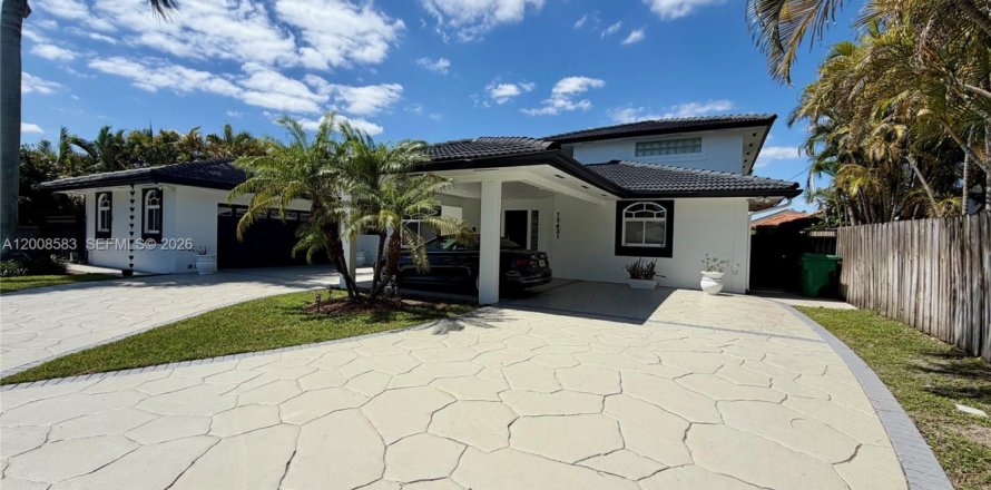 Villa ou maison à Miami, Floride 5 chambres № 2346610