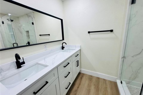 House in Sarasota, Florida 3 bedrooms, 126.63 sq.m. № 1912519 - photo 8