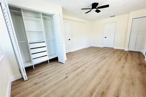 House in Sarasota, Florida 3 bedrooms, 126.63 sq.m. № 1912519 - photo 10