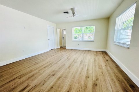 House in Sarasota, Florida 3 bedrooms, 126.63 sq.m. № 1912519 - photo 7