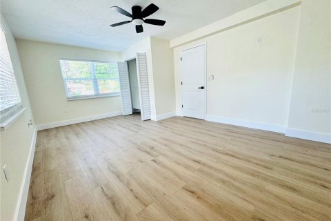 House in Sarasota, Florida 3 bedrooms, 126.63 sq.m. № 1912519 - photo 11