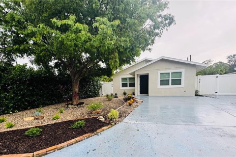 House in Sarasota, Florida 3 bedrooms, 126.63 sq.m. № 1912519 - photo 17