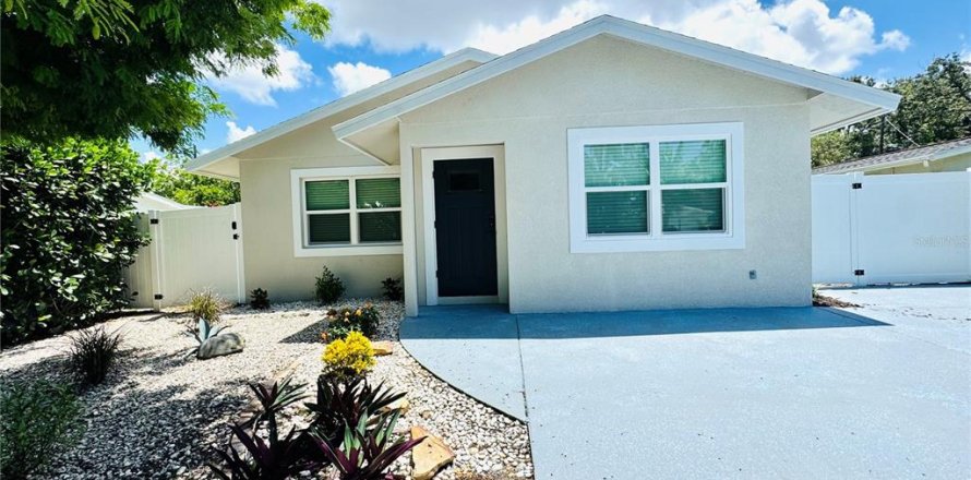 House in Sarasota, Florida 3 bedrooms, 126.63 sq.m. № 1912519