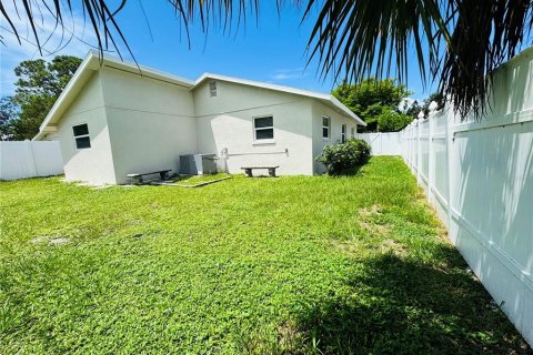 House in Sarasota, Florida 3 bedrooms, 126.63 sq.m. № 1912519 - photo 19