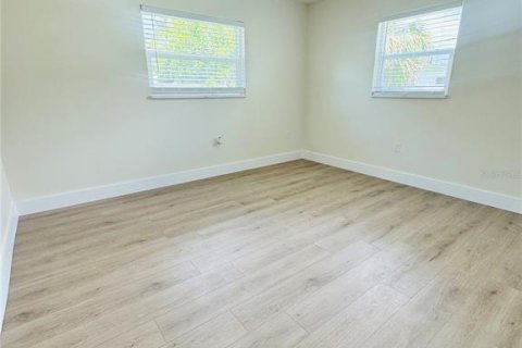 House in Sarasota, Florida 3 bedrooms, 126.63 sq.m. № 1912519 - photo 13