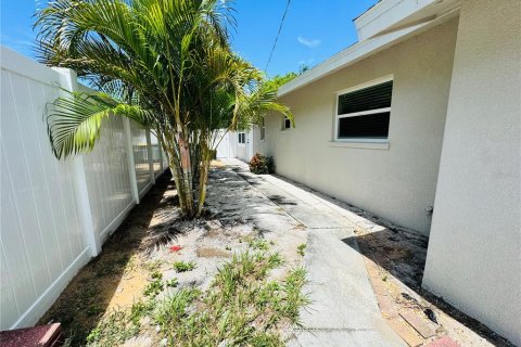 House in Sarasota, Florida 3 bedrooms, 126.63 sq.m. № 1912519 - photo 20