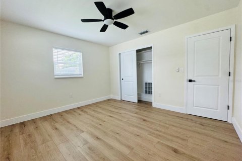 House in Sarasota, Florida 3 bedrooms, 126.63 sq.m. № 1912519 - photo 14