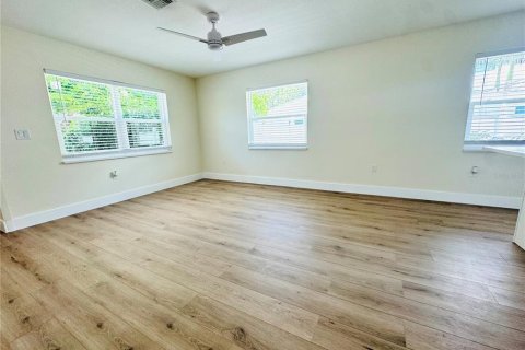 House in Sarasota, Florida 3 bedrooms, 126.63 sq.m. № 1912519 - photo 6