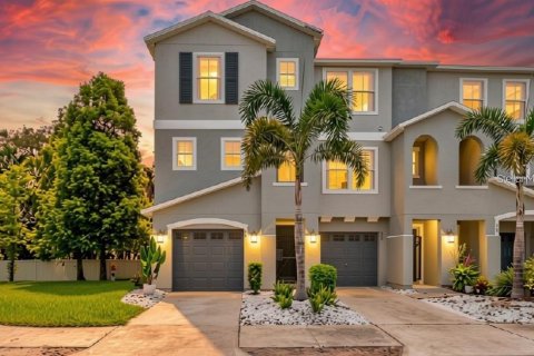 Townhouse in PALM RIVER TOWNHOMES in Tampa, Florida 3 bedrooms, 146.04 sq.m. № 2360909