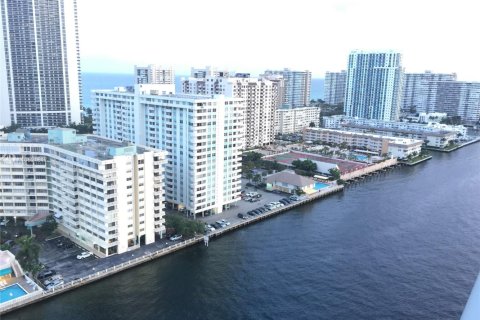 Copropriété à louer à Hallandale Beach, Floride: 3 chambres № 1891332 - photo 4