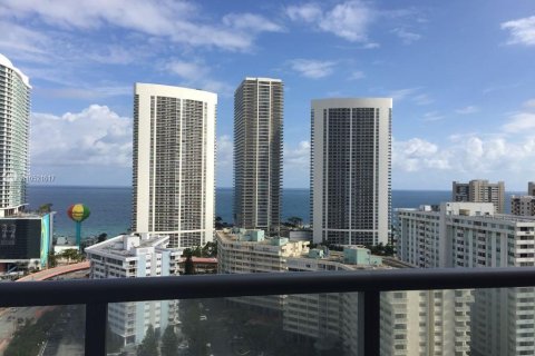 Copropriété à louer à Hallandale Beach, Floride: 3 chambres № 1891332 - photo 2