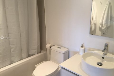 Copropriété à louer à Hallandale Beach, Floride: 3 chambres № 1891332 - photo 17