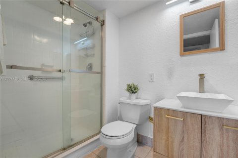 Condo in Sunrise, Florida, 2 bedrooms  № 2076568 - photo 26