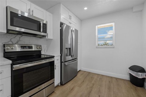 Condo in Sunrise, Florida, 2 bedrooms  № 2076568 - photo 7