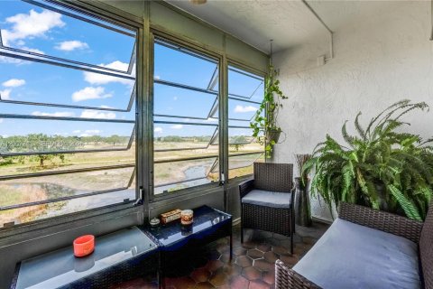 Condo in Sunrise, Florida, 2 bedrooms  № 2076568 - photo 16