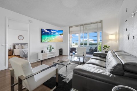 Condo in Sunrise, Florida, 2 bedrooms  № 2076568 - photo 11