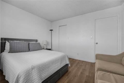 Condo in Sunrise, Florida, 2 bedrooms  № 2076568 - photo 24