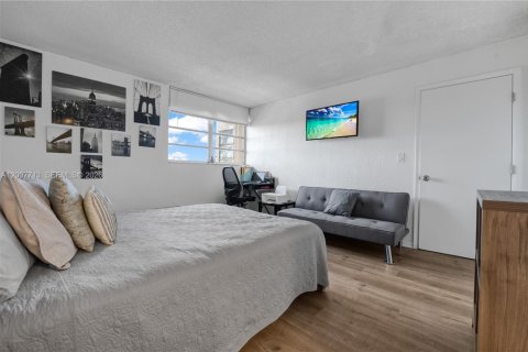 Condo in Sunrise, Florida, 2 bedrooms  № 2076568 - photo 19
