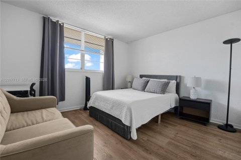Condo in Sunrise, Florida, 2 bedrooms  № 2076568 - photo 23