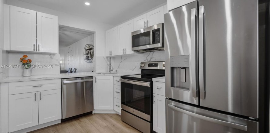 Condo in Sunrise, Florida, 2 bedrooms  № 2076568