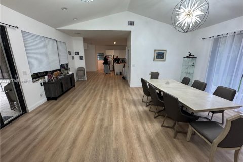 Casa en venta en Dania Beach, Florida, 5 dormitorios, 233.93 m2 № 2008785 - foto 15