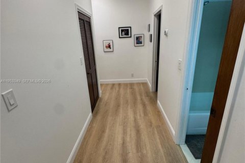 Casa en venta en Dania Beach, Florida, 5 dormitorios, 233.93 m2 № 2008785 - foto 19