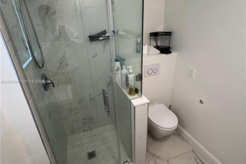 Casa en venta en Dania Beach, Florida, 5 dormitorios, 233.93 m2 № 2008785 - foto 18