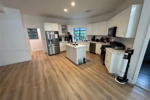 Casa en venta en Dania Beach, Florida, 5 dormitorios, 233.93 m2 № 2008785 - foto 10