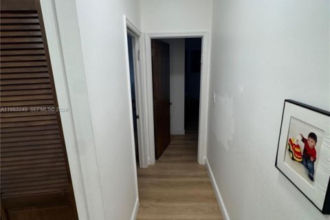 Casa en venta en Dania Beach, Florida, 5 dormitorios, 233.93 m2 № 2008785 - foto 29