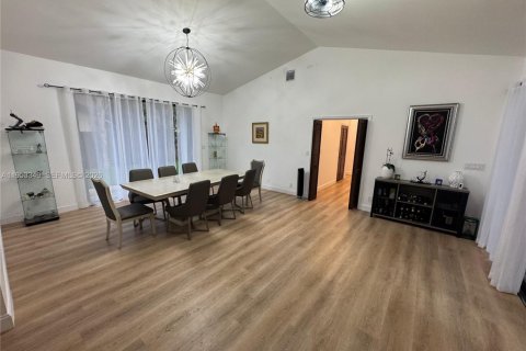 Casa en venta en Dania Beach, Florida, 5 dormitorios, 233.93 m2 № 2008785 - foto 11