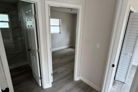 Casa en venta en Apopka, Florida, 4 dormitorios, 144.93 m2 № 1616800 - foto 2