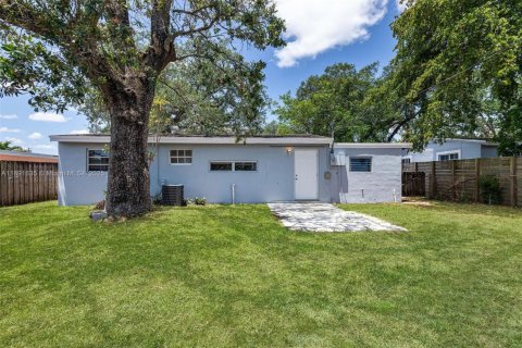House in Hollywood, Florida 3 bedrooms, 81.29 sq.m. № 1943798 - photo 30