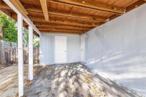 House in Hollywood, Florida 3 bedrooms, 81.29 sq.m. № 1943798 - photo 24
