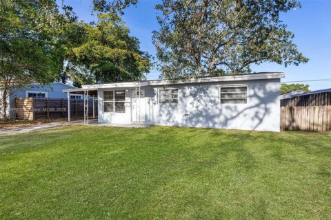 House in Hollywood, Florida 3 bedrooms, 81.29 sq.m. № 1943798 - photo 25