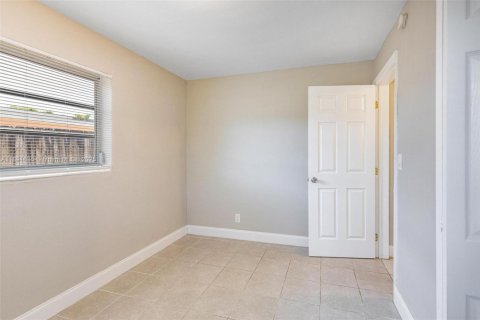 House in Hollywood, Florida 3 bedrooms, 81.29 sq.m. № 1943798 - photo 21
