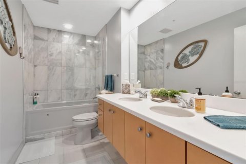 Condo in Tampa, Florida, 2 bedrooms  № 1866420 - photo 15