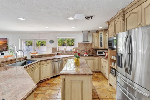 Casa en venta en Miami Lakes, Florida, 6 dormitorios, 431.72 m2 № 1749107 - foto 12
