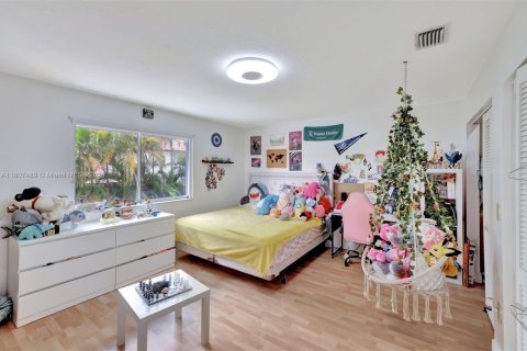 Casa en venta en Miami Lakes, Florida, 6 dormitorios, 431.72 m2 № 1749107 - foto 26