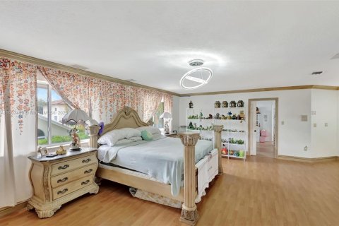 Casa en venta en Miami Lakes, Florida, 6 dormitorios, 431.72 m2 № 1749107 - foto 23